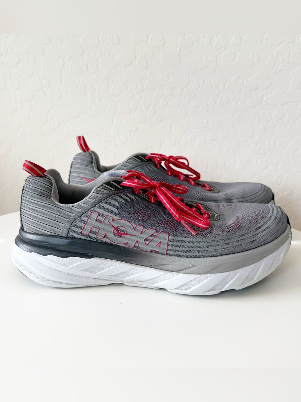Hoka One One Shoes Men’s Bondi 6 Running Sneaker Gray Red